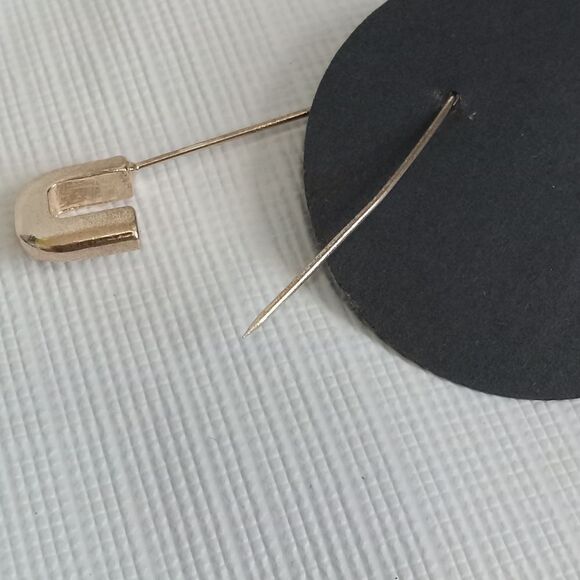 Set of 4 Pairs of Assorted Gold Toned Stud & Safety Pin Fashion Earrings Bundle - Picture 4 of 8